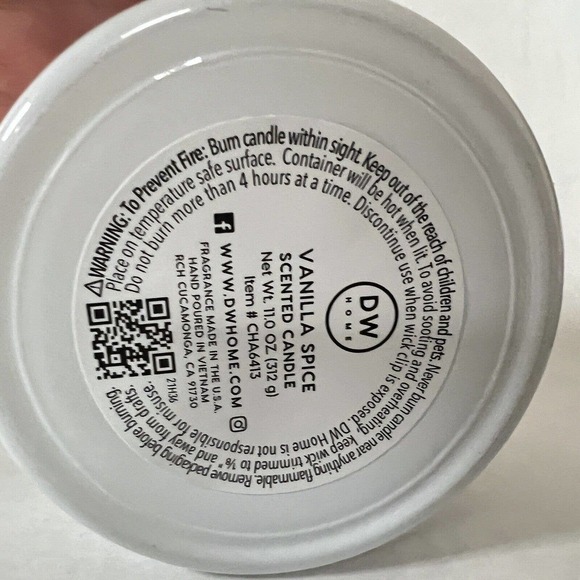 DW Home Fine Quality No. 04 Vanilla Spice Candle 11 oz in Gift Box Holiday Scent - Picture 3 of 4